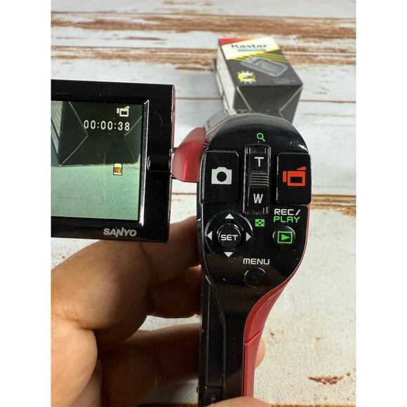 Sanyo Xacti CG10 Red – 10MP HD Camcorder, 5x Zoom, Charger - Picture 7 of 7